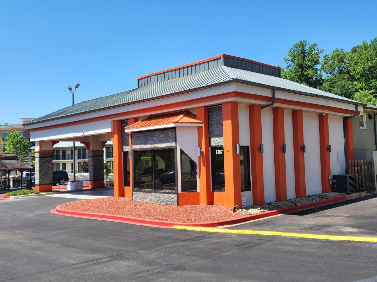 Days Inn By Wyndham Clemson Exterior photo