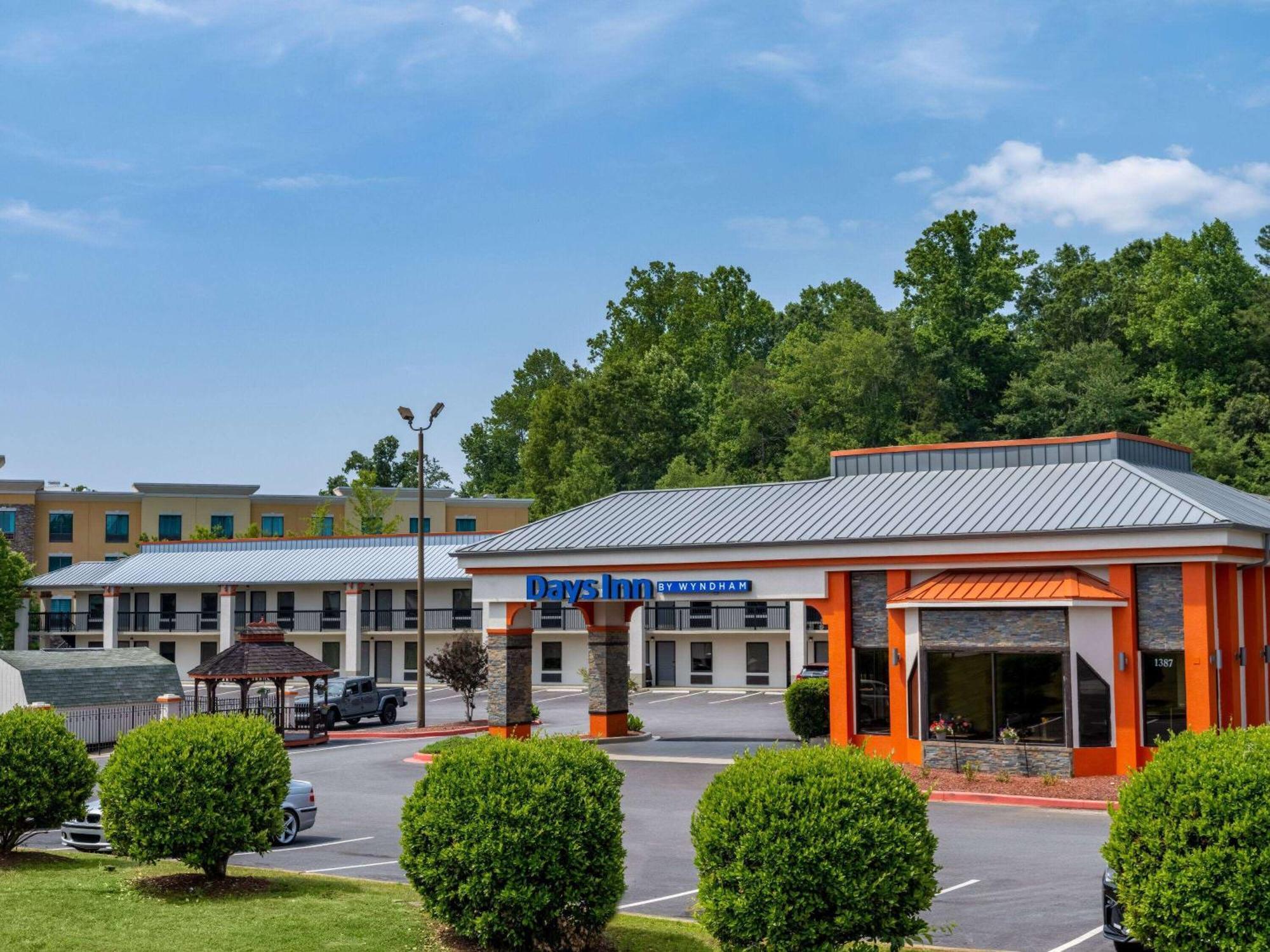 Days Inn By Wyndham Clemson Exterior photo